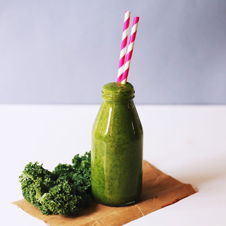 simple green kale smoothie recipe with fresh kale on side.