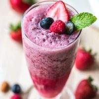 berry protein smoothie for recipe card.
